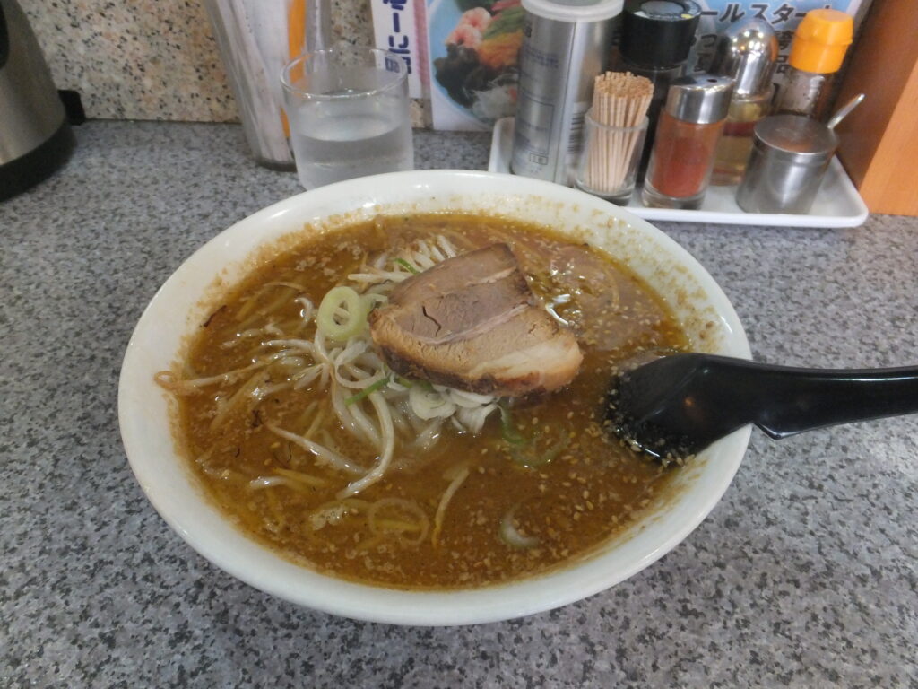 東室蘭駅前のラーメン屋で食べたラーメン